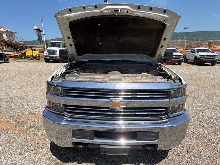2018-chevrolet-2500-image-38