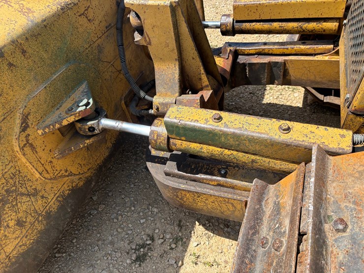 caterpillar-d5c-iii-image-50