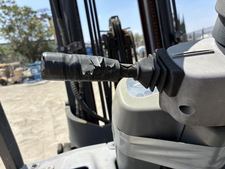 komatsu-fg25st-12-image-17
