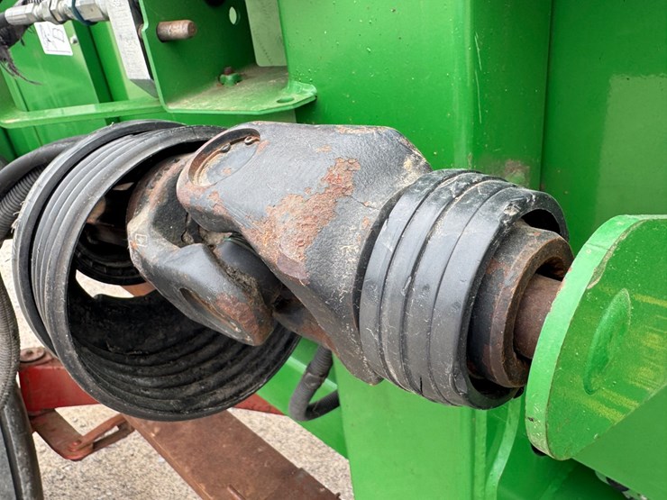 2015-john-deere-608c-image-5