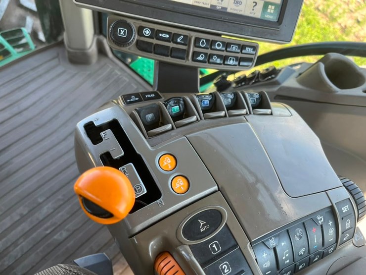 2023-john-deere-7r-210-image-35