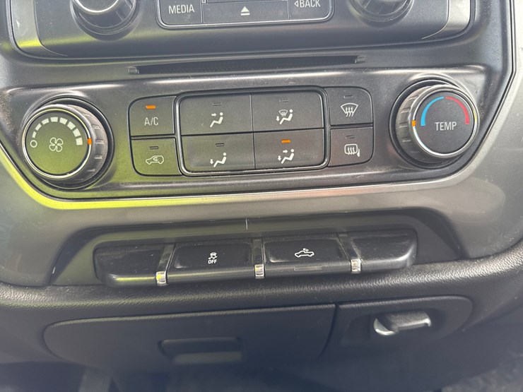 2015-chevrolet-1500-image-40