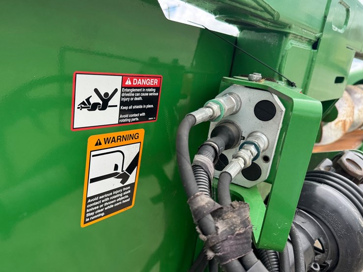 2015-john-deere-608c-image-4
