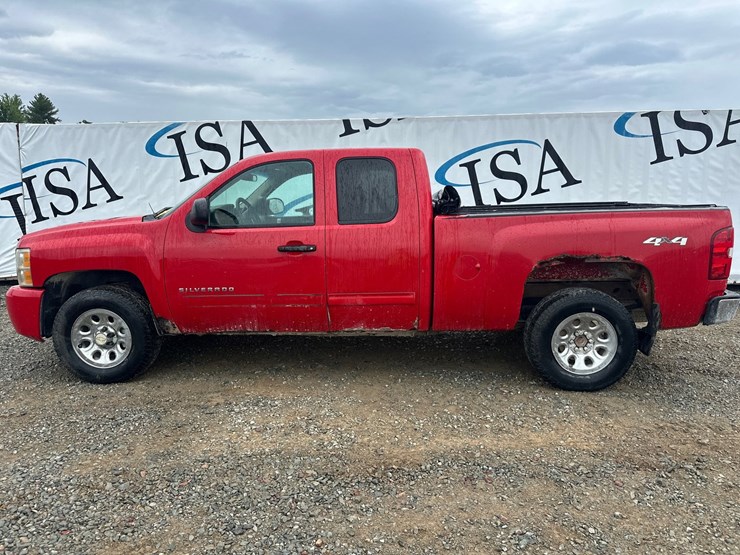 2011-chevrolet-1500-image-2
