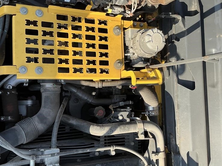 komatsu-pc210-lc-11-image-17