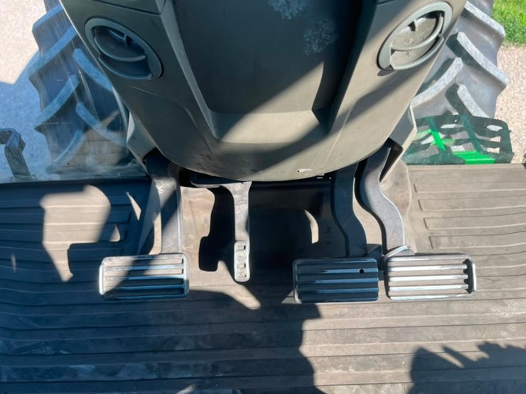 2023-john-deere-7r-210-image-42