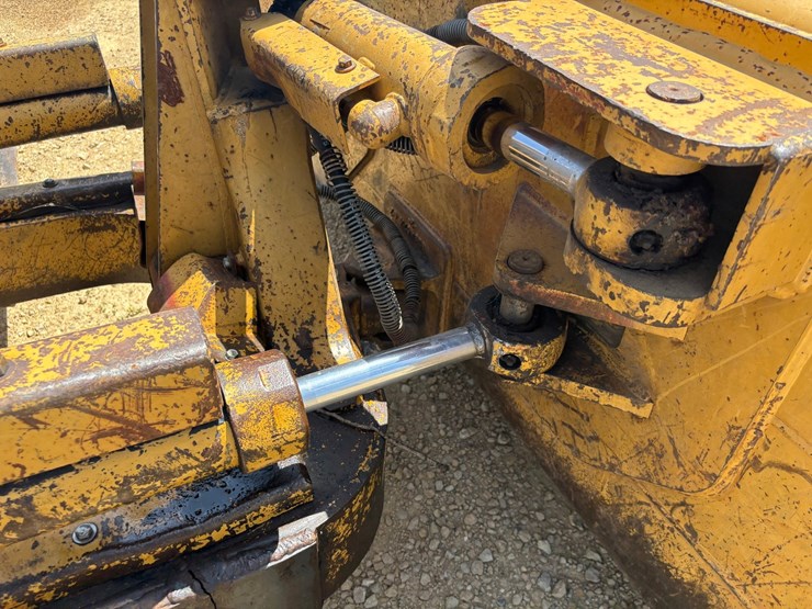 caterpillar-d5c-iii-image-57