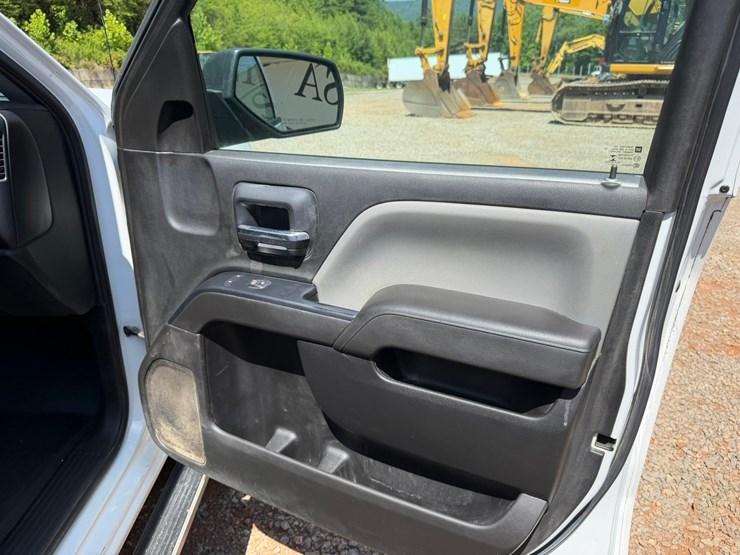 2019-chevrolet-silverado-1500-image-44