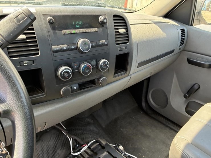 2011-chevrolet-silverado-2500-image-17