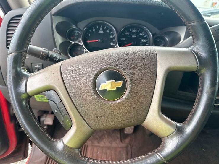 2011-chevrolet-1500-image-33