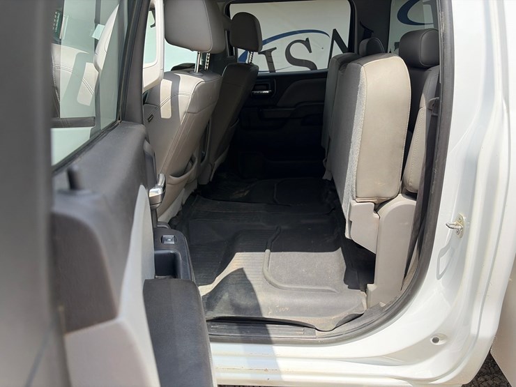2018-chevrolet-2500-image-13