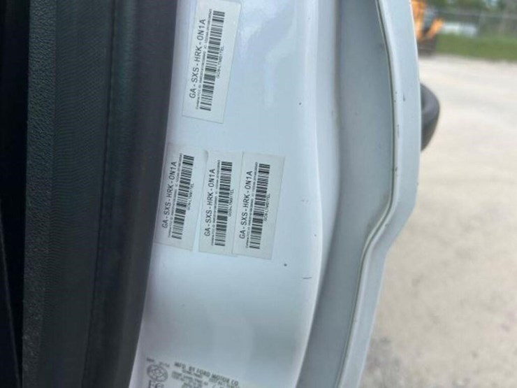 2014-ford-cargo-image-9