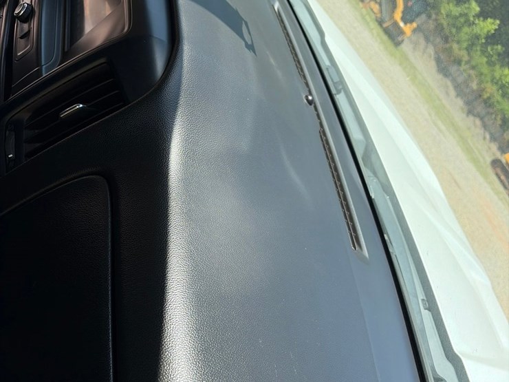 2019-chevrolet-silverado-1500-image-36
