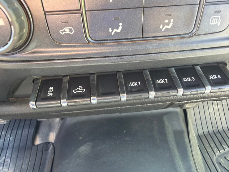 2018-chevrolet-2500-image-59