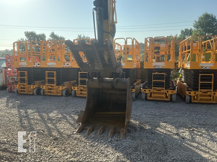 komatsu-pc210-lc-11-image-11