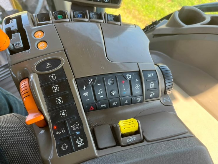 2023-john-deere-7r-210-image-34