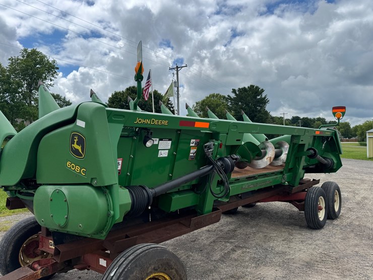 2015-john-deere-608c-image-3