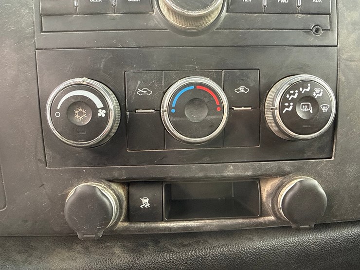 2011-chevrolet-1500-image-41