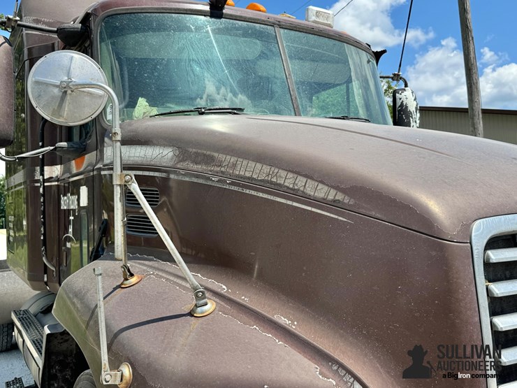 2001-mack-cx613-vision-t/a-sleeper-truck-tractor-image-13