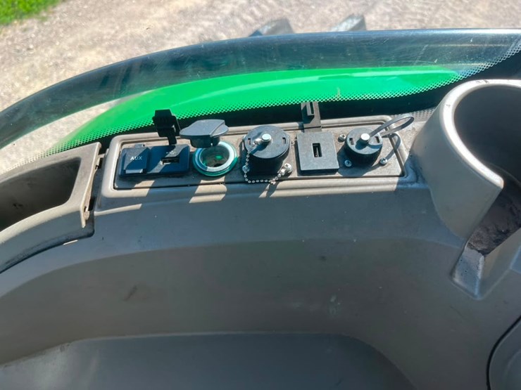 2023-john-deere-7r-210-image-37