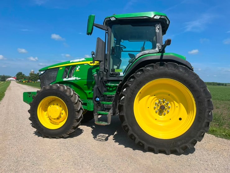 2023-john-deere-7r-210-image-4
