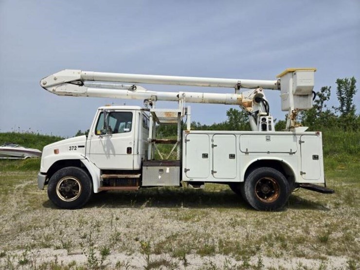 2000-freightliner-fl80-image-9