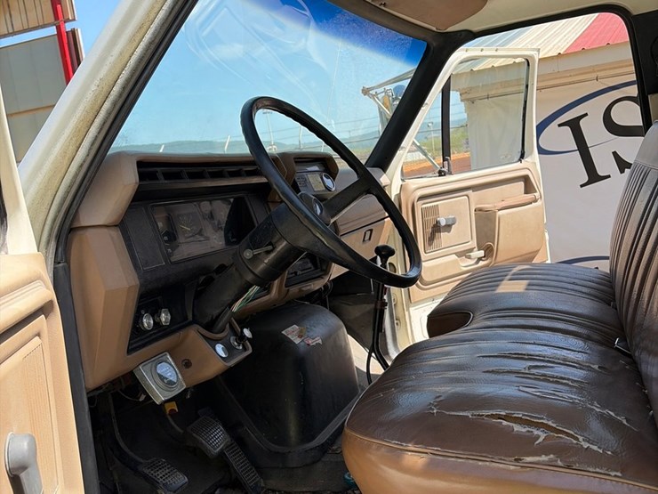 1990-ford-f800-image-54