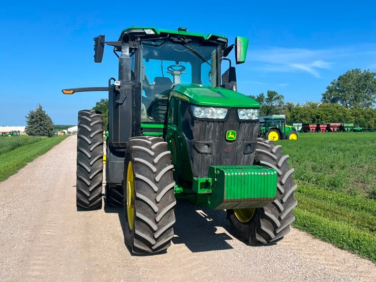 2023-john-deere-7r-210-image-14