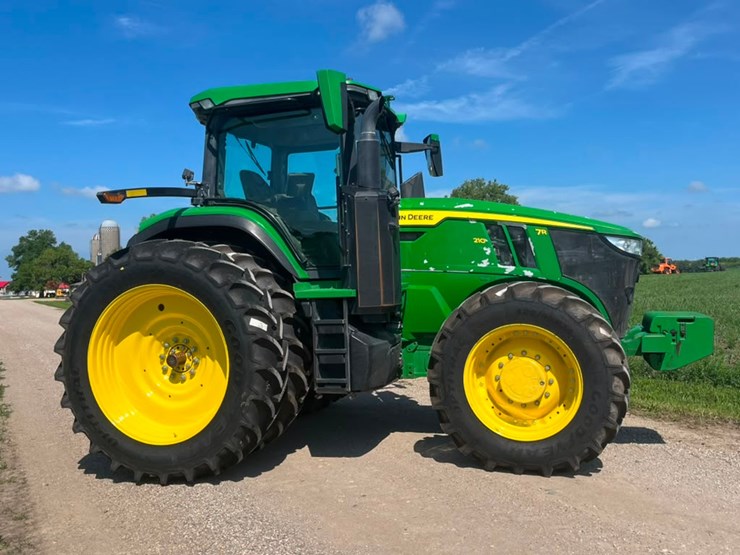 2023-john-deere-7r-210-image-13