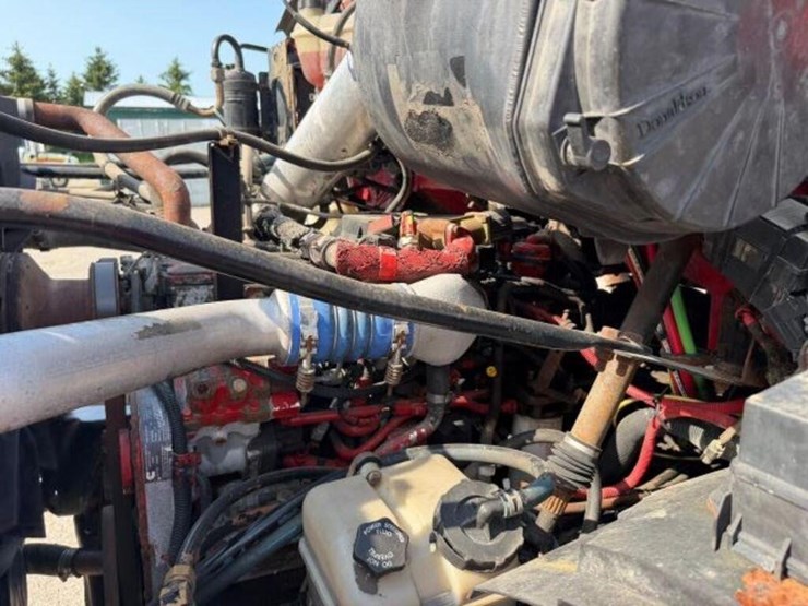 2009-sterling-l8500-image-32