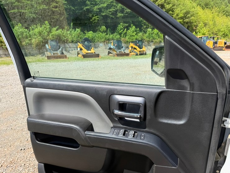 2019-chevrolet-silverado-1500-image-38