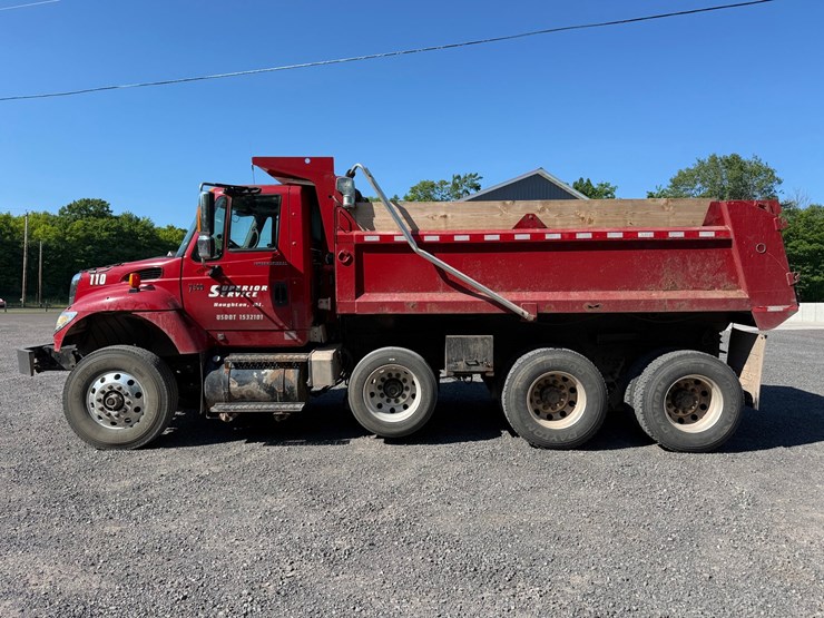 #1422-•-2006-international-7600sfa-tri-axle-dump-truck-image-2