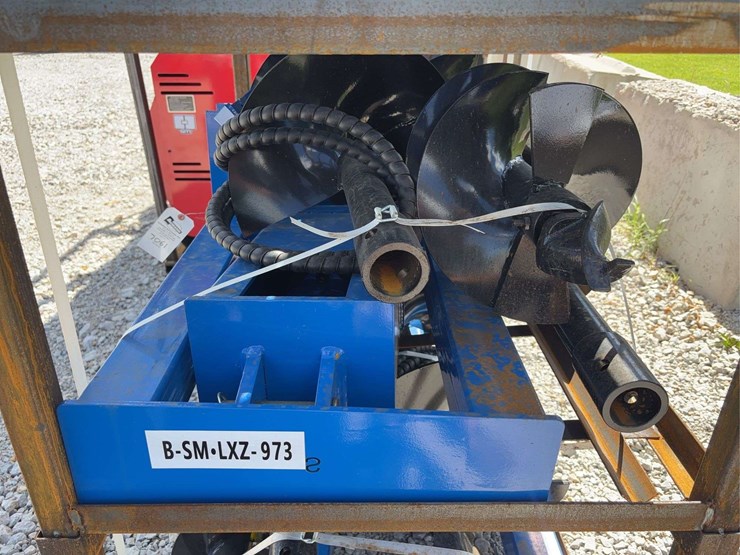giyi-hydraulic-earth-auger-attachment-image-2