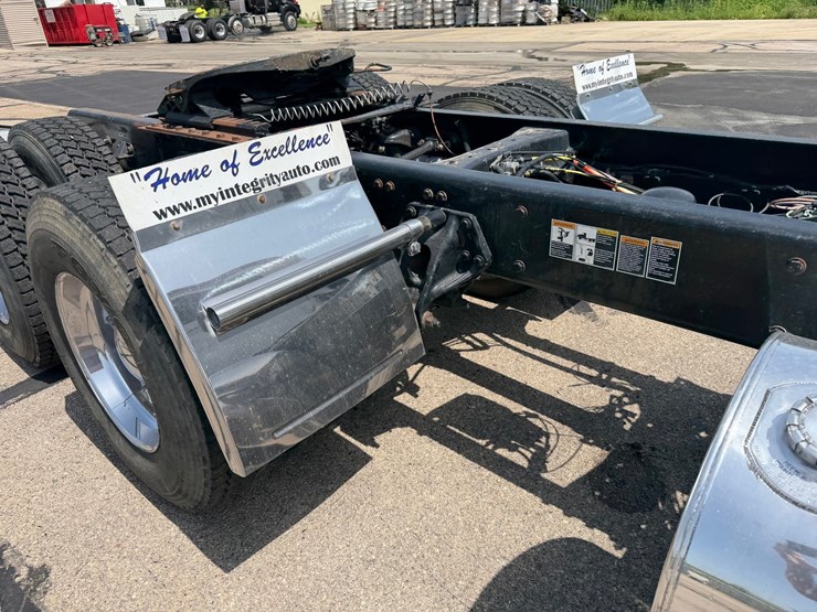 2018-kenworth-t880-image-23