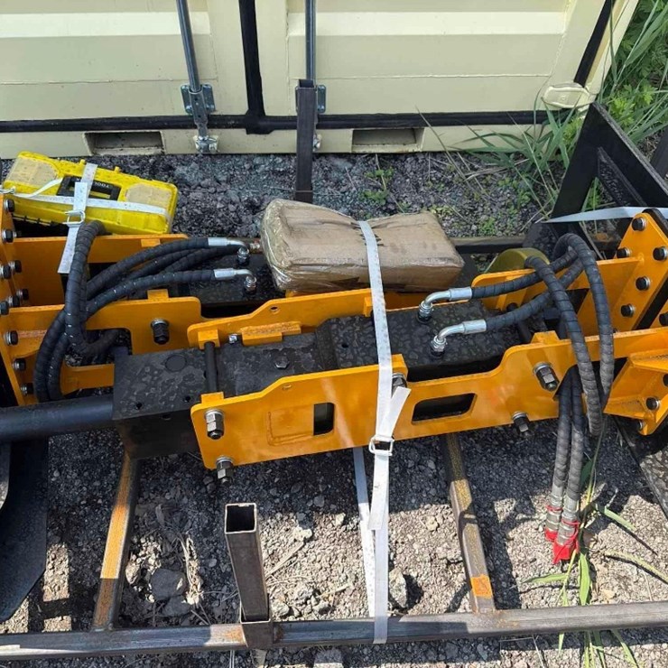 New GiYi Co Hydraulic Skidloader Pile Hammer Attachment Model GY-D680