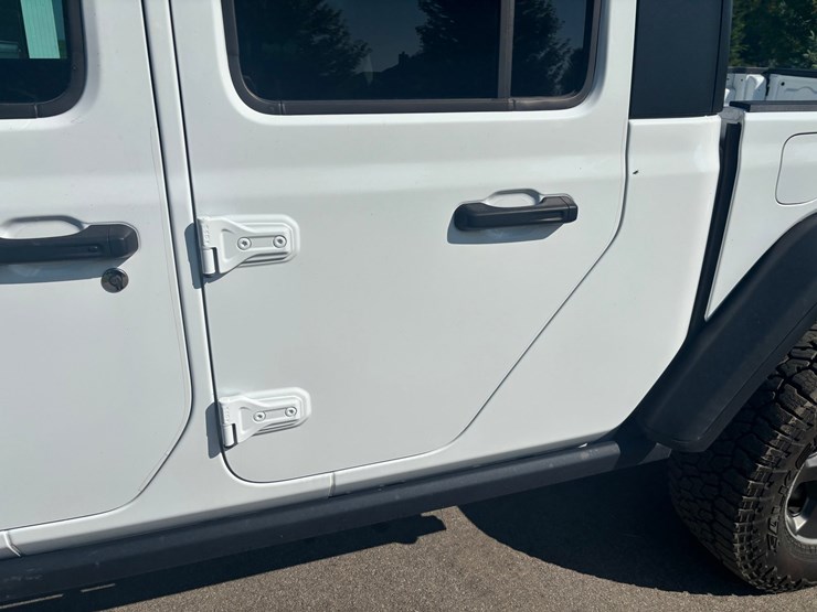 #2170-•-2023-jeep-gladiator-pickup-image-13