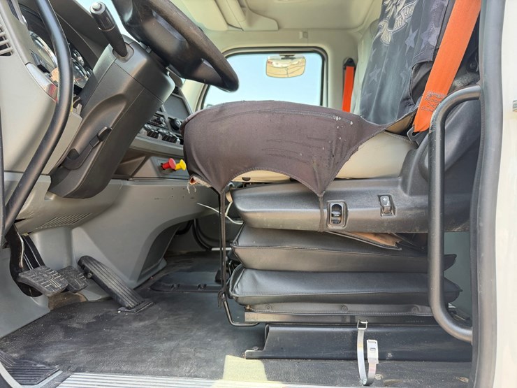 2018-kenworth-t880-image-34