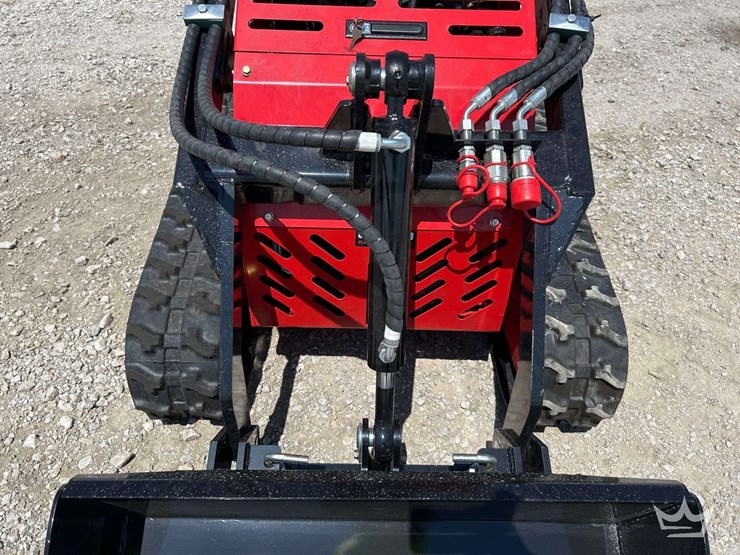 mini-skid-steer-loader-image-11