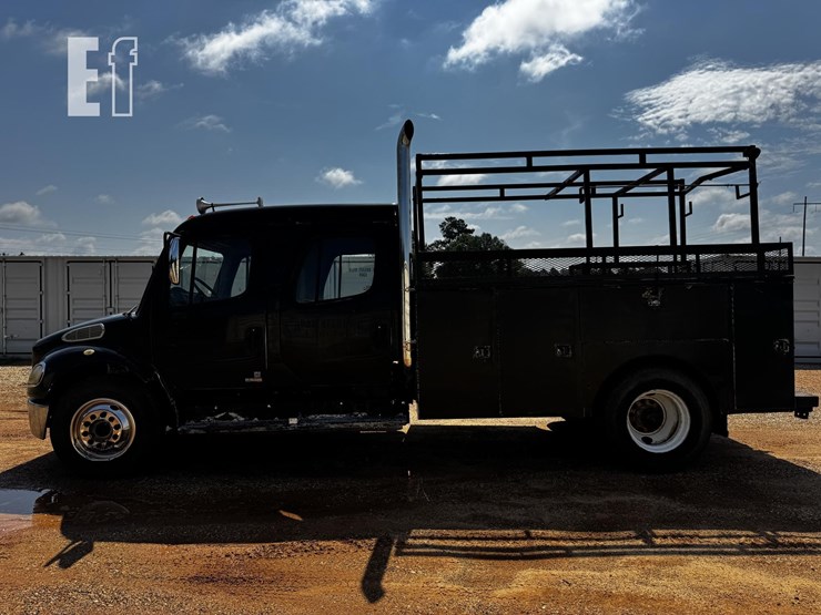 2004-freightliner-business-class-m2-106-image-8