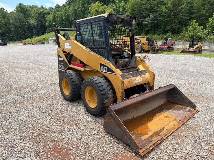 caterpillar-242b-image-7