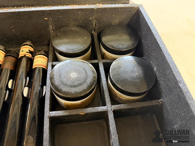 1920-eureka-oil-salesman-kit-image-3