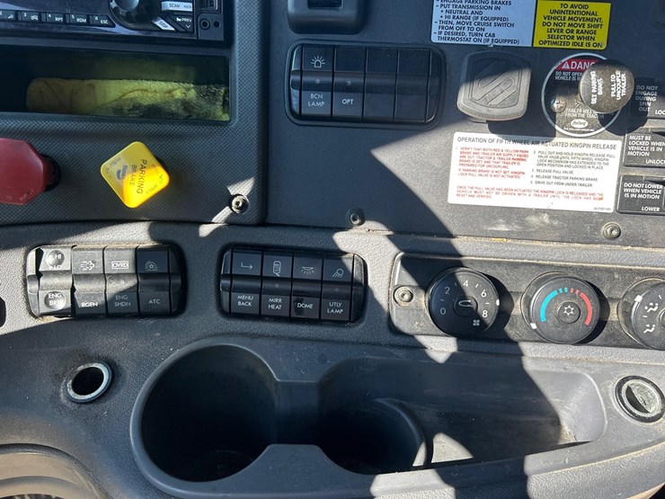 2017-freightliner-cascadia-125-image-80