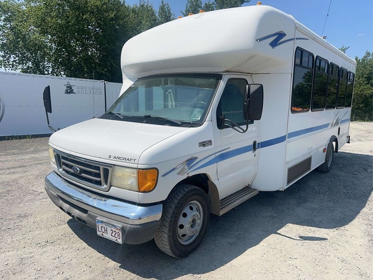 2005-ford-e450-image-1