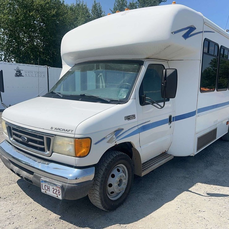 2005 FORD E450