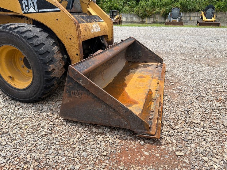 caterpillar-242b-image-11