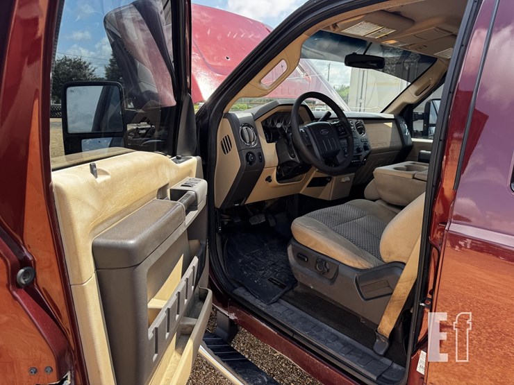 2015-ford-f250-sd-xlt-image-11