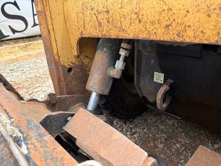 caterpillar-242b-image-37