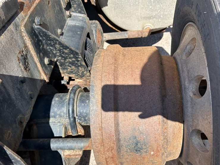 #1433-•-2005-western-star-tri-axle-day-cab-truck-tractor-image-22