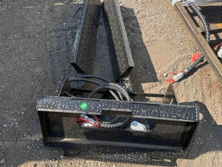 new-giyi-mini-skid-steer-horizontal-clamp-forks-image-3