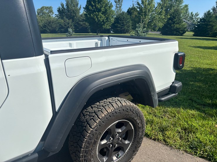 #2170-•-2023-jeep-gladiator-pickup-image-14